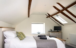 Deluxe Double Room | Egyptian cotton sheets, premium bedding, soundproofing - The Cricketers (Petworth)