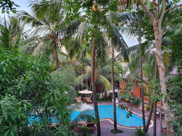 Outdoor pool, open 8:00 AM to 10:00 PM, pool umbrellas, sun loungers - Sam Moon's Hotel Angkor Wooden House (Siem Reap)