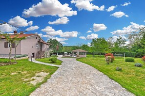 Property grounds - House 1887/23160 (Istria - Tinjan), 20000m from the beach (Tinjan)