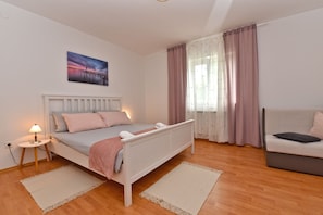 5 bedrooms, Internet - House 1887/23160 (Istria - Tinjan), 20000m from the beach (Tinjan)