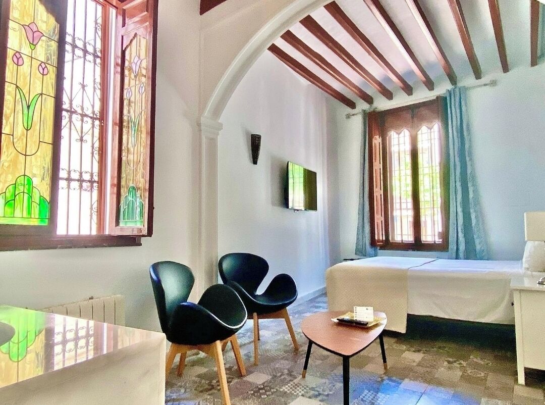 Bộ đồ giường kháng dị ứng, két bảo mật tại phòng, trang trí khác biệt 