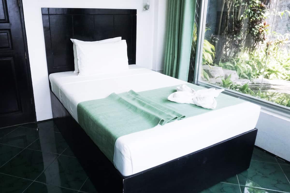 Habitación individual | Escritorio, camas extra y ropa de cama