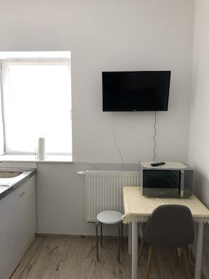 Single Room, Corner