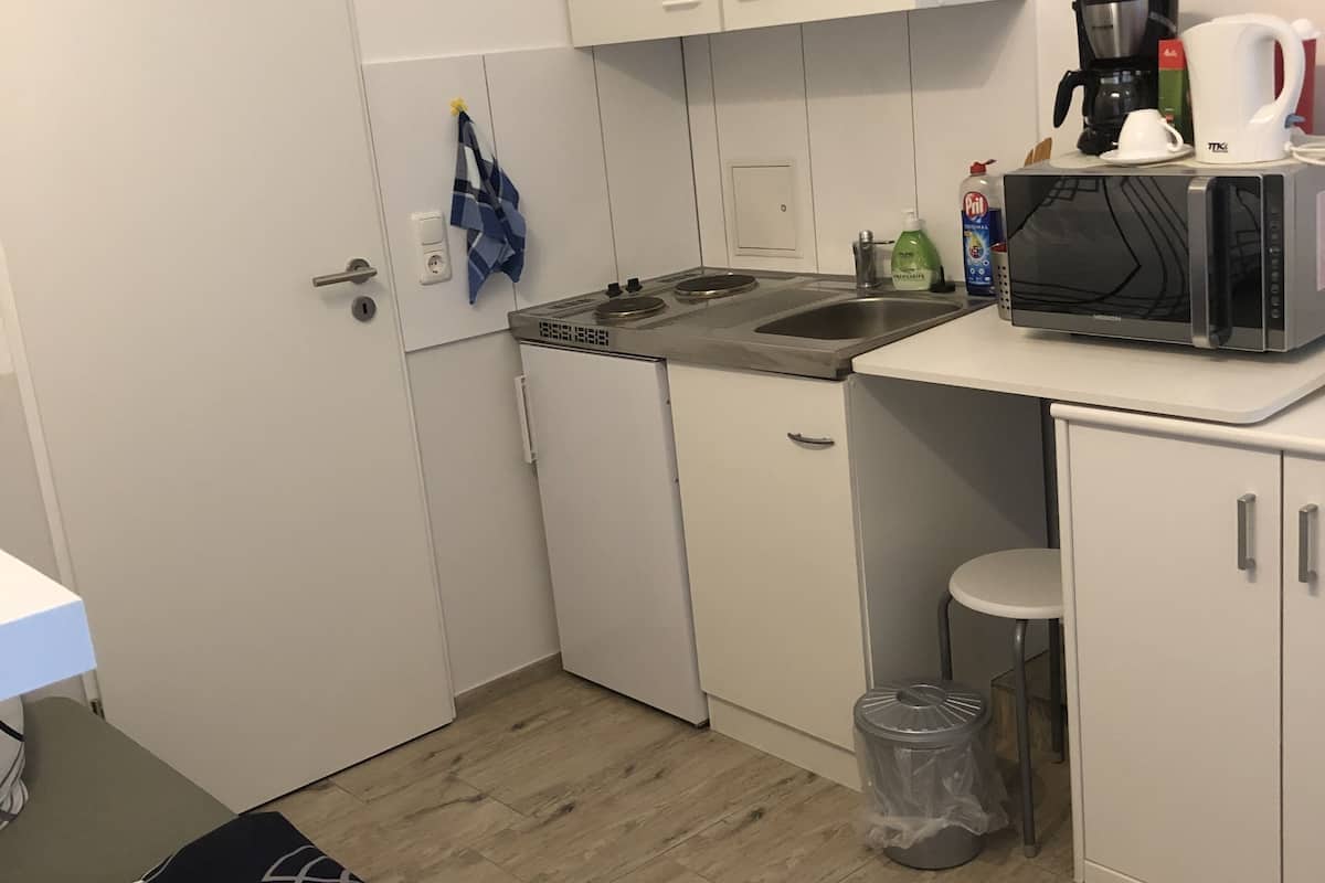 Single Room, Courtyard Area | In-room dining