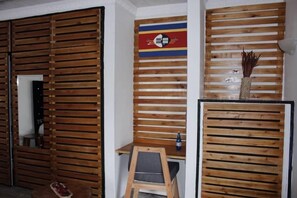 Chambre Double (Eswatini) | Rideaux occultants, fer et planche à repasser, Wi-Fi gratuit