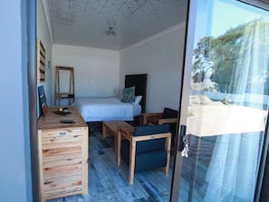 Deluxe Double Room (South Africa) | Blackout drapes, iron/ironing board, free WiFi, bed sheets - Lawu Le Ngwenya Guest House (Motshane)