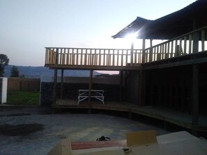 Property grounds - Lawu Le Ngwenya Guest House (Motshane)