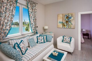 Panoramic Apartment, 1 Bedroom, Sea View | Living room | Flat-screen TV - Apartments Suzy (Split)