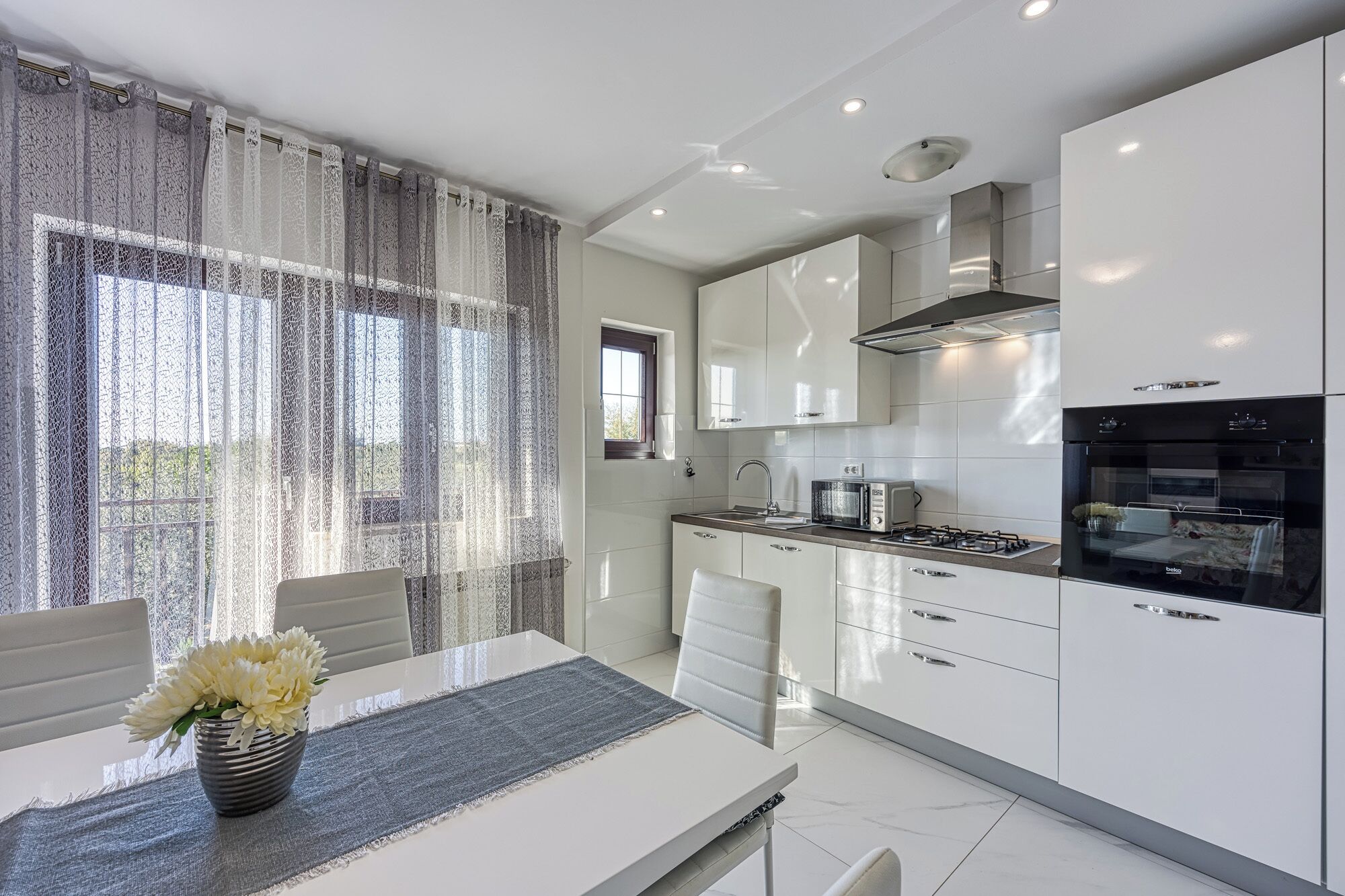 Refrigerador, horno, parrilla de estufa y lavavajillas 