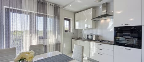 Refrigerador, horno, parrilla de estufa y lavavajillas