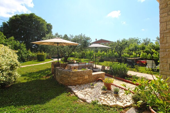 Property grounds - Apartment 1906/23406 (Istria - Muntic), 15000m from the beach (Muntic)