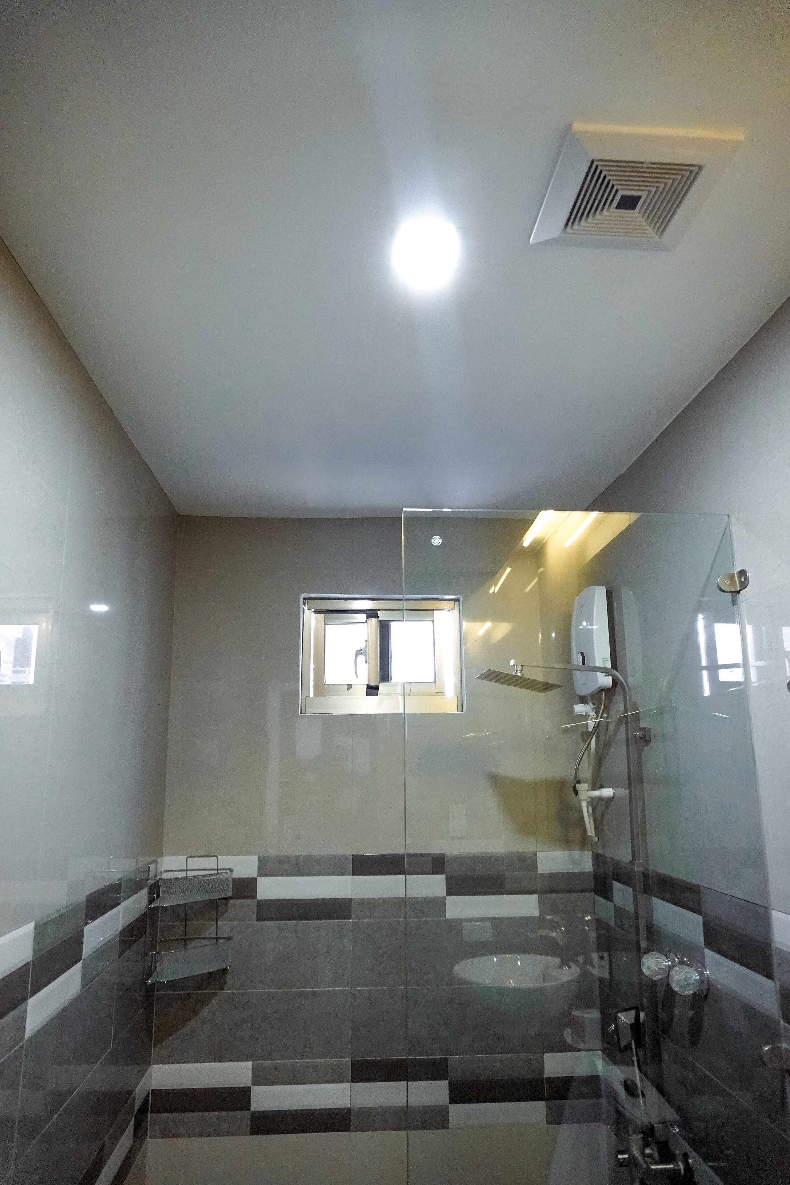 الدش داخل الحمام