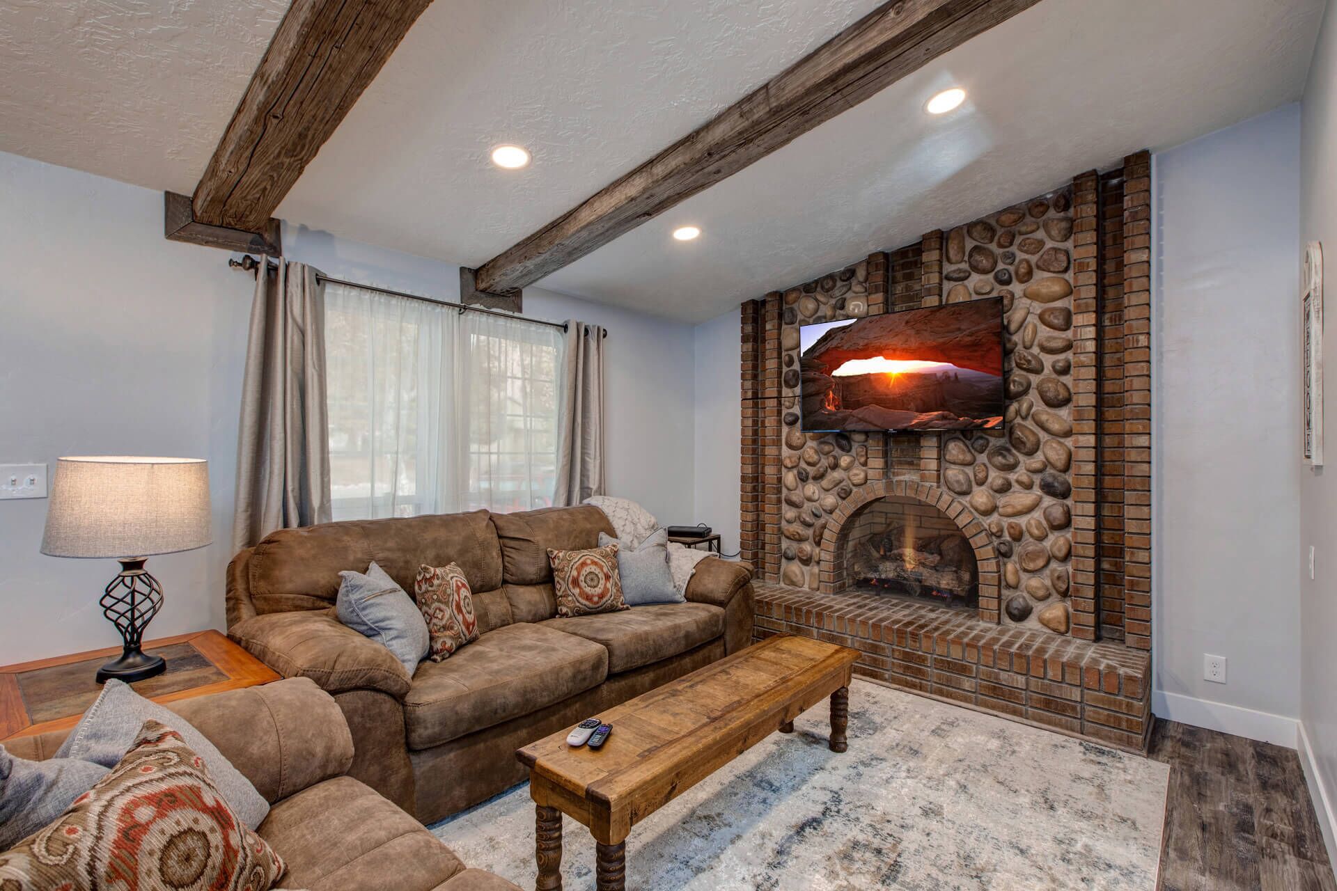 Moose Mgmt at Cottonwood 3592 King Bed-Pvt Hot Tub-Yard-Parking-BBQ-Dogs Welcome