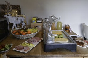 Free daily buffet breakfast - B & B Aphrodite (Zonnebeke)