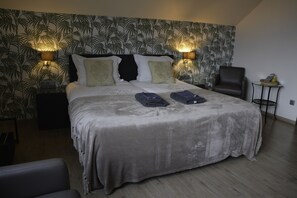 Ropa de cama de alta calidad, decoración personalizada y escritorio 