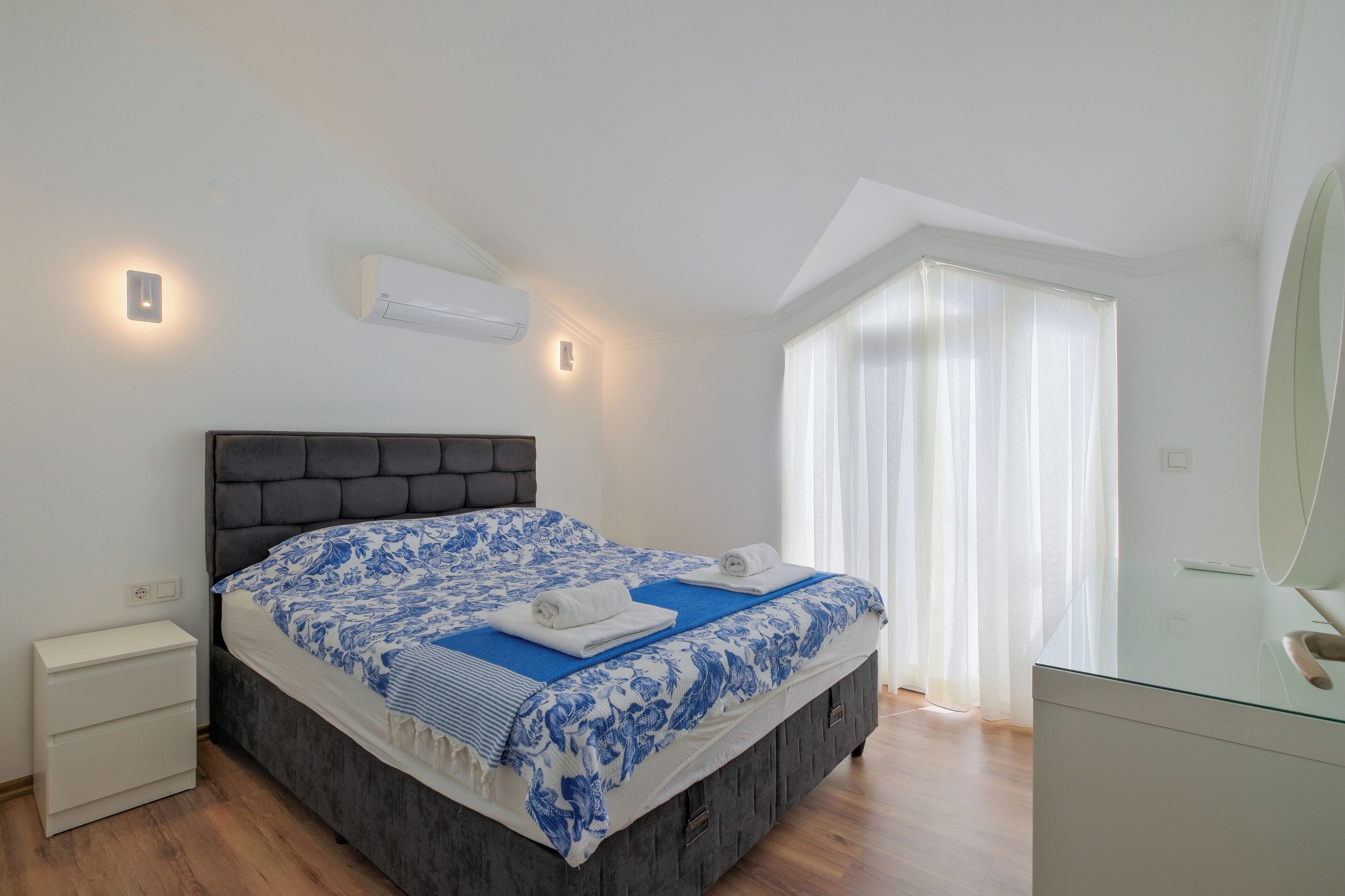 2 bedrooms, desk, travel crib, free WiFi