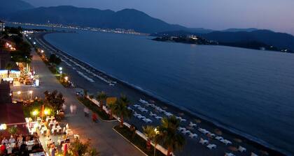 DENİZE SIFIR ÖZEL PLAJLI LÜKS APART