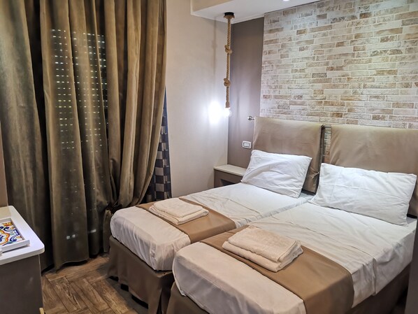 Deluxe Double or Twin Room | Minibar, in-room safe, desk, blackout curtains - Guesthouse Luisella (Cagliari)