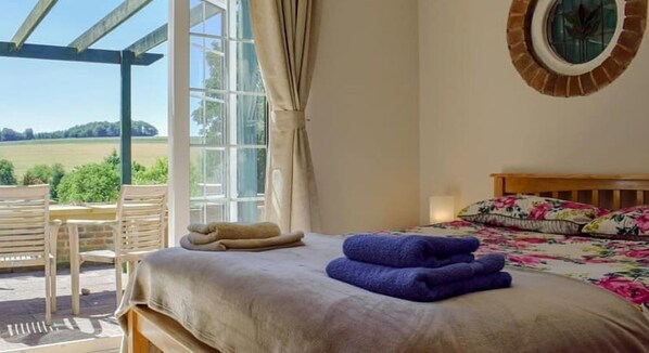 واي فاي مجانًا وملاءات أسرّة