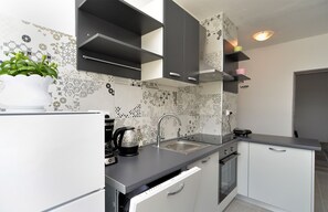 Geladeira, fogão, cooktop, lava-louças