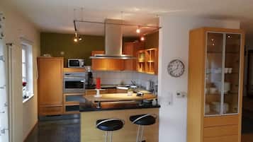 Căn hộ Tiêu chuẩn, 3 phòng ngủ | Bếp riêng | Ghế cao cho trẻ em, dụng cụ nấu nướng/bát dĩa/dao nĩa