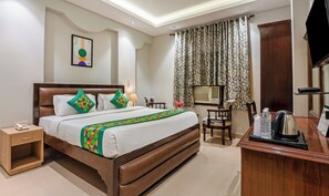 Deluxe Room | Desk, soundproofing, iron/ironing board, free WiFi - Treebo Paras International (New Delhi)