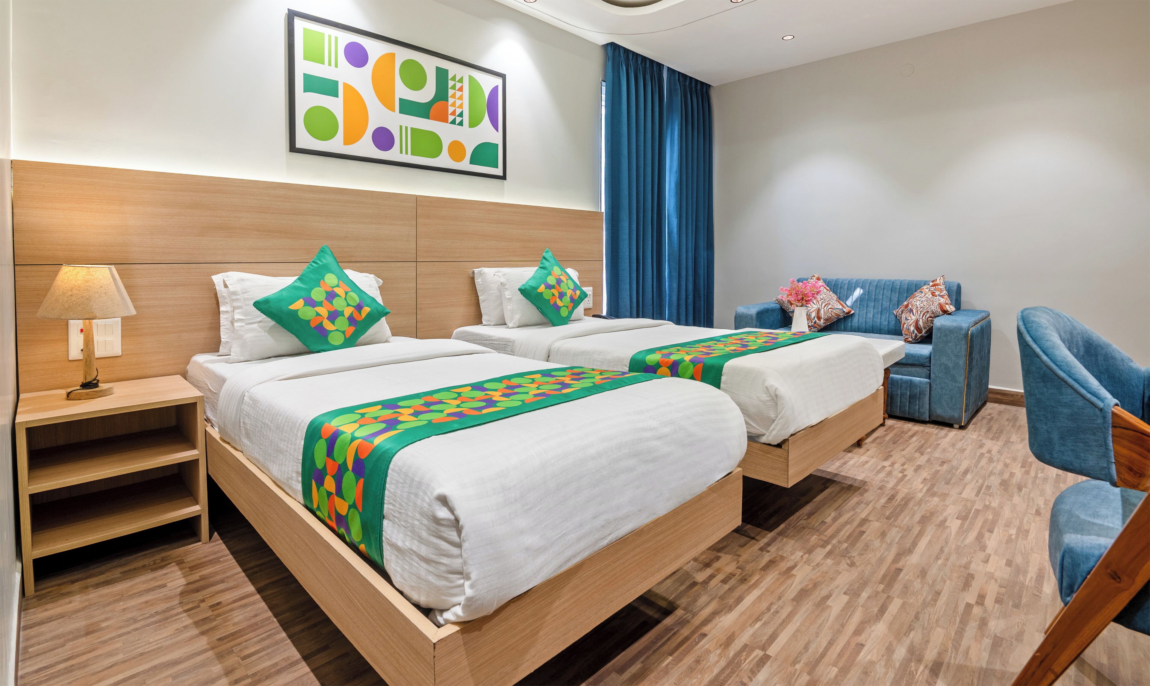 مكتب وتجهيزات عازلة للصوت ومكواة/لوح كي وواي فاي مجانًا