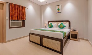 Quarto standard | Escrivaninha, quartos à prova de som, ferros/tábuas de passar roupa