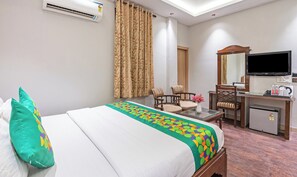 Deluxe Room - Treebo Paras International (New Delhi)