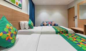 Desk, soundproofing, iron/ironing board, free WiFi - Treebo Paras International (New Delhi)