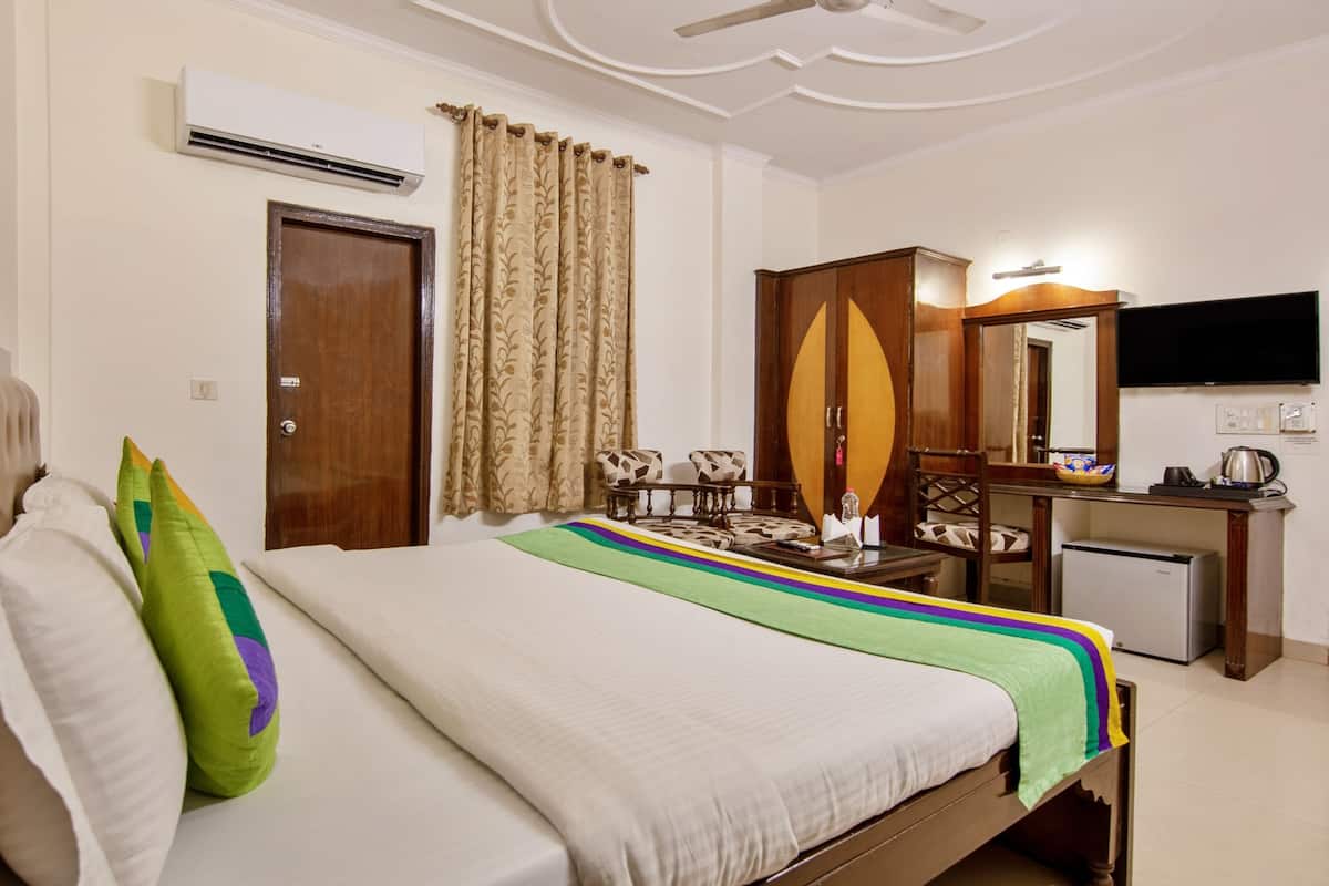 Standard Room | Desk, soundproofing, iron/ironing board, free WiFi
