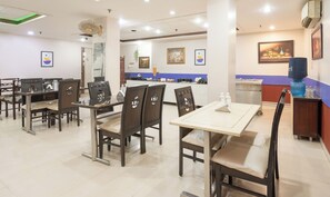 Restaurant - Treebo Paras International (New Delhi)