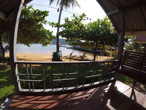 Bungalow Beachfront (Fan) | Terrace/patio