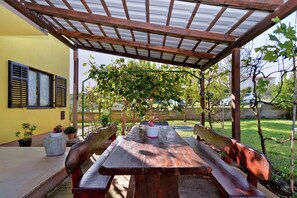 Outdoor dining - Apartment 1956/24966 (Istria - Stinjan), 500m from the beach (Stinjan)