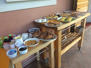 Kontinental frukost varje dag mot avgift