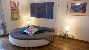 Romantic Room, 1 Bedroom, Private Bathroom (Millefiori) | Premium bedding, down duvets, pillow-top beds, minibar - Villa Matildis (Modena)