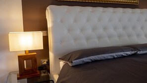 Deluxe loft | Luxe beddengoed, donsdekens, pillowtop-bedden, een minibar
