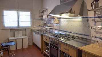 Deluxe tetőtéri szoba | Privát konyha