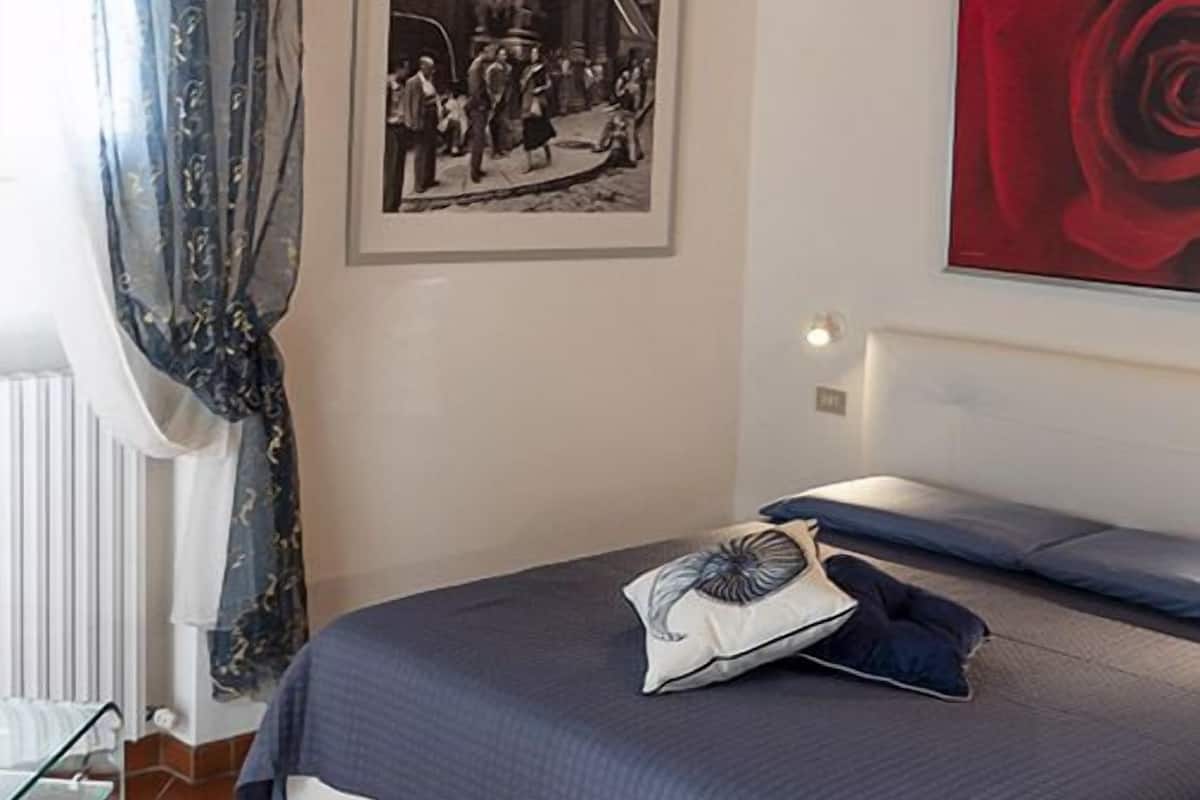 Standard Room, 1 Bedroom, Private Bathroom (Rosa Rossa) | 1 bedroom, premium bedding, down comforters, pillowtop beds