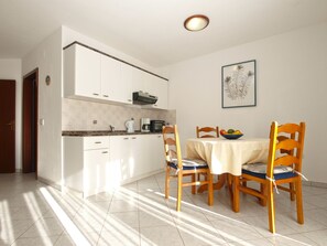 Dining - Apartment 1978/26796 (Istria - Poreč), 5000m from the beach (Porec)