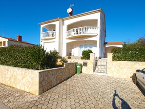 Exterior - Apartment 1978/26796 (Istria - Poreč), 5000m from the beach (Porec)