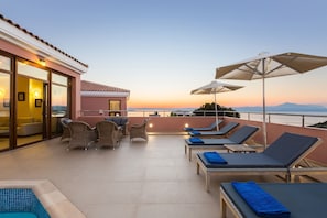 Ferienhaus, 4 Schlafzimmer, eigener Pool, Meerblick | Terrasse/Patio