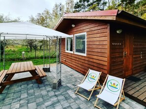 Casa de campo conforto, aceita animais de estimação, vista para o jardim | 1 quarto, roupa de cama