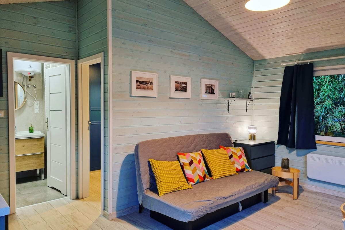 Deluxe-mökki, lemmikit sallittu, näköala puutarhaan | 1 makuuhuone, vuodevaatteet