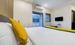 Deluxe Room - Itsy Hotels Neeranand Plaza, Bhawanipur (Kolkata)