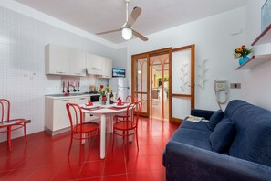 Living area - I Tre Golfi Faro Blu Apartment (San Vito Lo Capo)