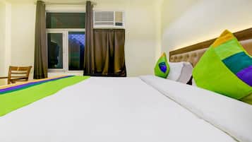 Iron/ironing board, free WiFi, bed sheets