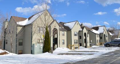 Perfect Okemo Ski Location! Winterplace 3 Bedroom Condo- Short Walk to Slopes!