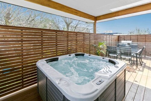 HALE KUPA | Rye Beach House | Spa | Table Tennis
