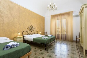 2 chambres, fer et planche Ă repasser, draps fournis